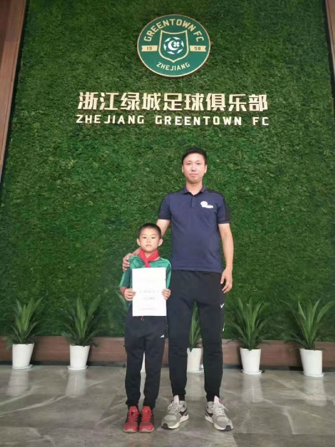 重磅喜讯，春晓小学朱涛同学正式签约浙江绿城足球俱乐部梯队(图2)